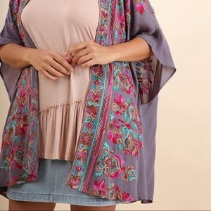 Plus Size S/S Kimono Multicolored Embroidery Grey